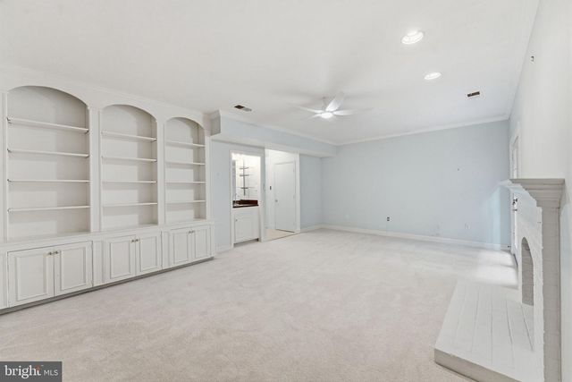 2405 S QUEEN ST, Arlington, VA 22202