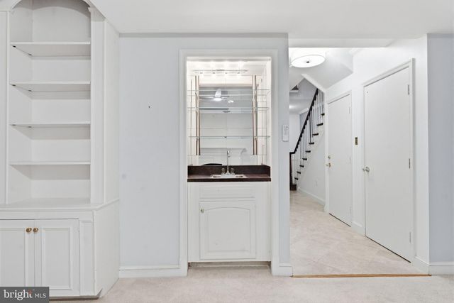 2405 S QUEEN ST, Arlington, VA 22202