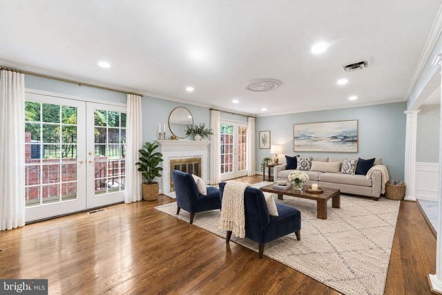 2405 S QUEEN ST, Arlington, VA 22202