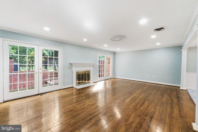 2405 S QUEEN ST, Arlington, VA 22202