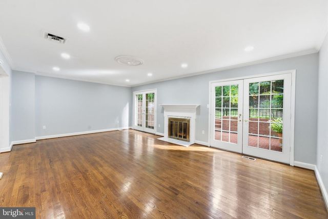 2405 S QUEEN ST, Arlington, VA 22202