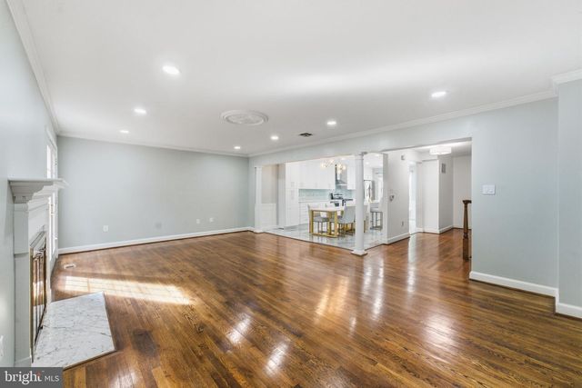 2405 S QUEEN ST, Arlington, VA 22202