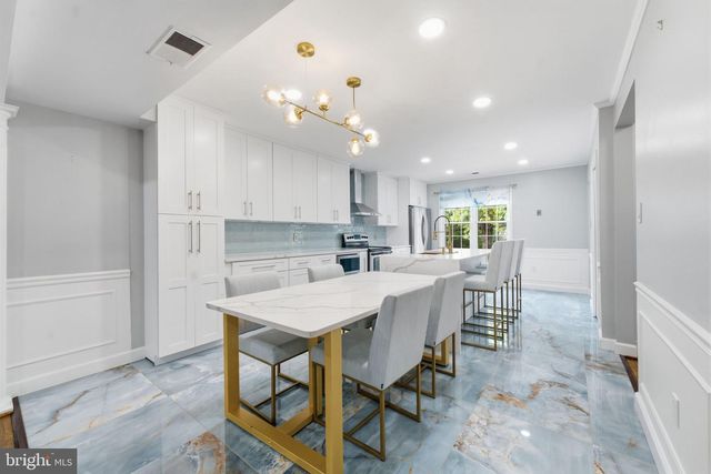 2405 S QUEEN ST, Arlington, VA 22202