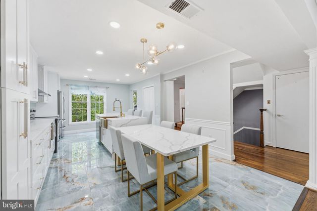 2405 S QUEEN ST, Arlington, VA 22202