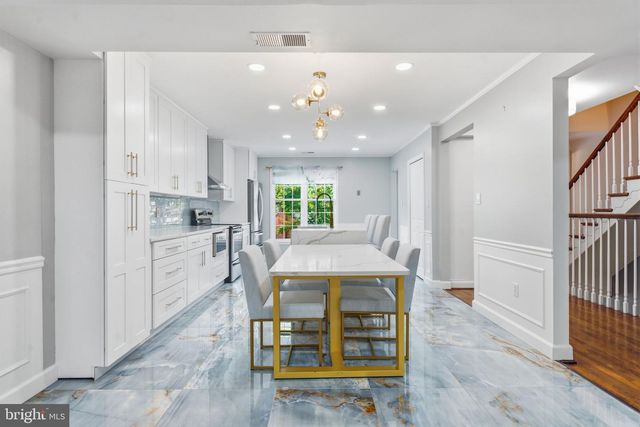 2405 S QUEEN ST, Arlington, VA 22202