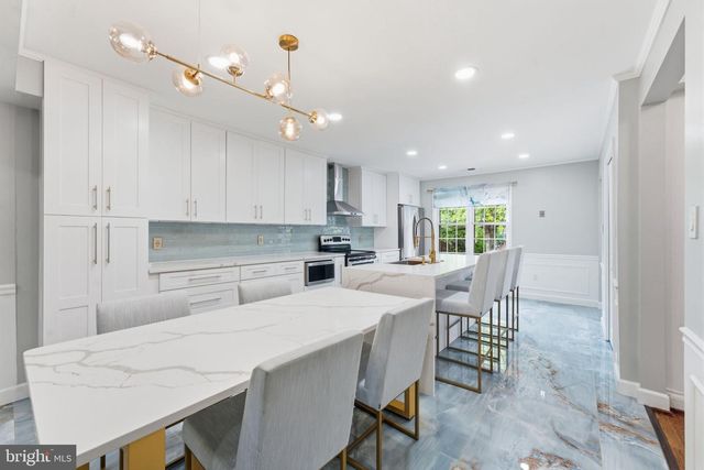 2405 S QUEEN ST, Arlington, VA 22202