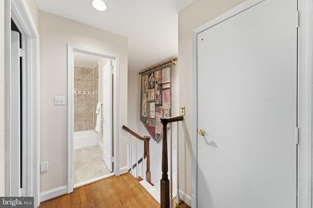 2405 S QUEEN ST, Arlington, VA 22202