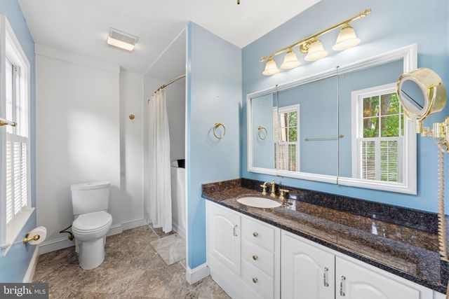 2405 S QUEEN ST, Arlington, VA 22202
