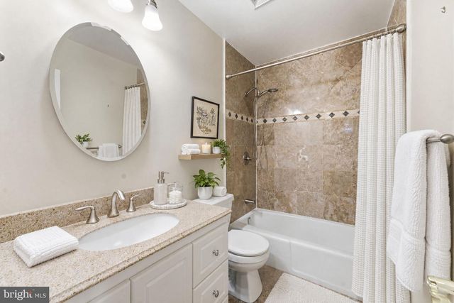 2405 S QUEEN ST, Arlington, VA 22202