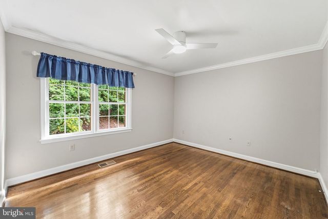 2405 S QUEEN ST, Arlington, VA 22202