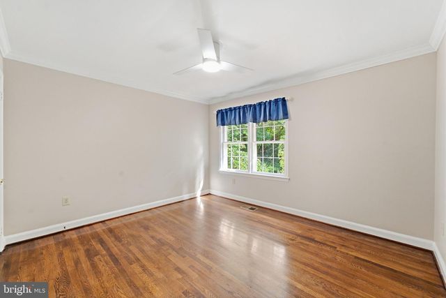 2405 S QUEEN ST, Arlington, VA 22202