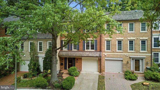 2405 S QUEEN ST, Arlington, VA 22202