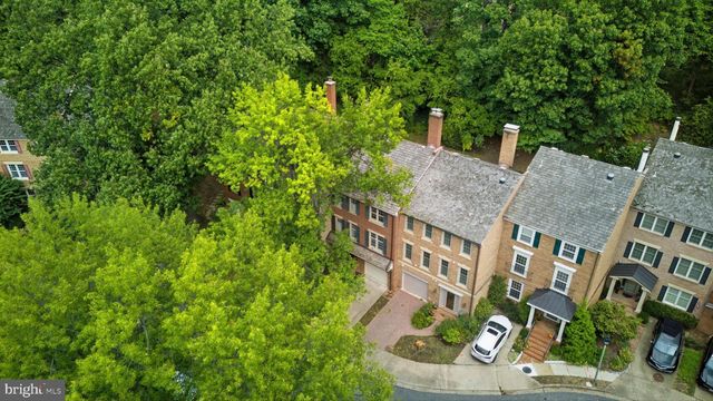 2405 S QUEEN ST, Arlington, VA 22202