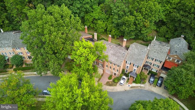 2405 S QUEEN ST, Arlington, VA 22202