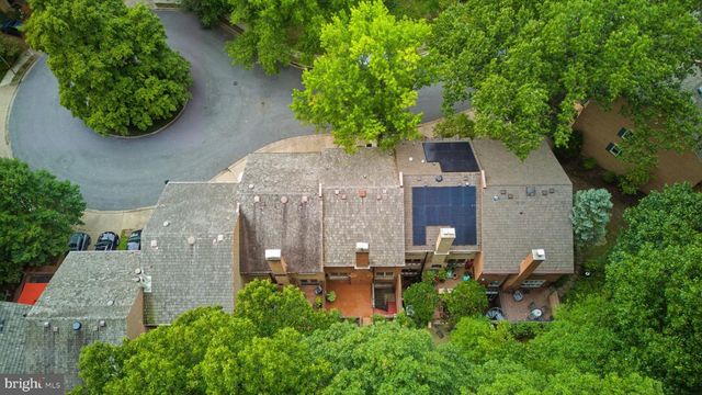 2405 S QUEEN ST, Arlington, VA 22202