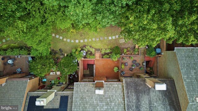 2405 S QUEEN ST, Arlington, VA 22202