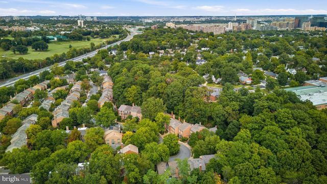 2405 S QUEEN ST, Arlington, VA 22202
