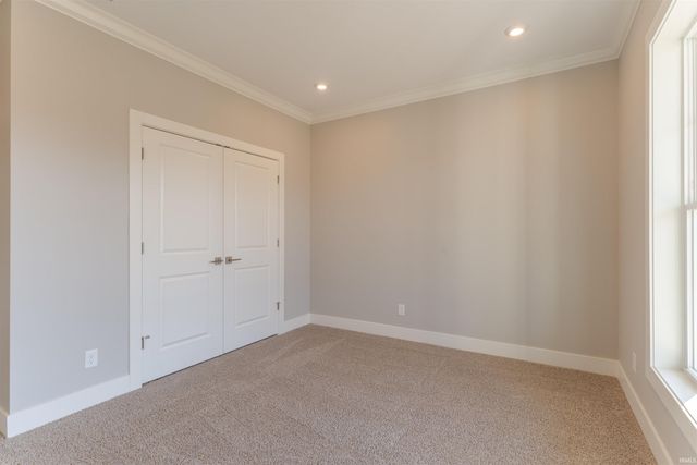 6986 Ironwood Circle, Newburgh, IN 47630