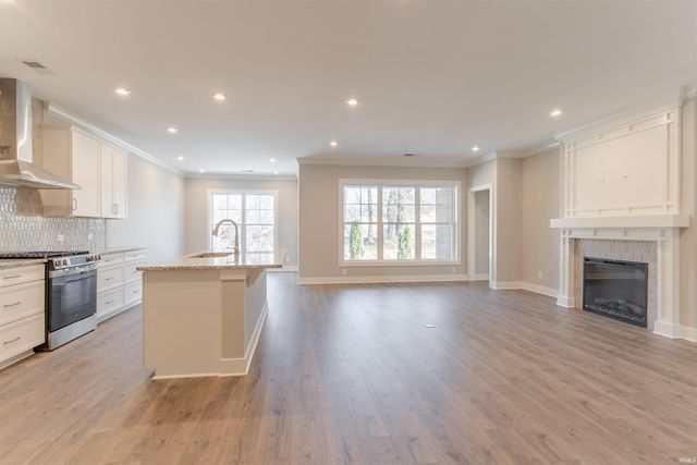 6986 Ironwood Circle, Newburgh, IN 47630