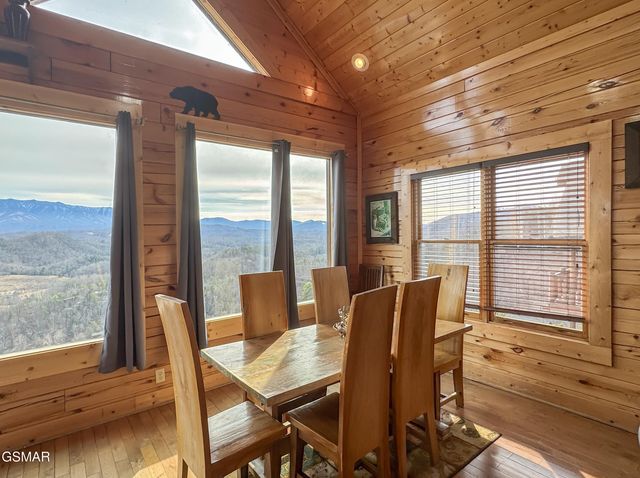 2607 Mountain Glory Trail, Sevierville, TN 37876