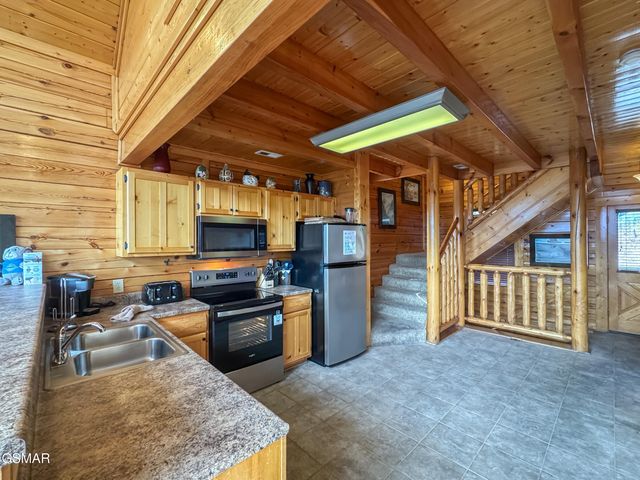 2607 Mountain Glory Trail, Sevierville, TN 37876