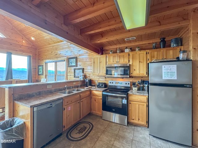 2607 Mountain Glory Trail, Sevierville, TN 37876