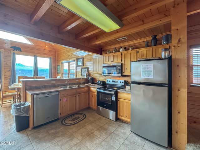2607 Mountain Glory Trail, Sevierville, TN 37876