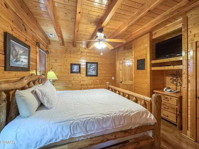 2607 Mountain Glory Trail, Sevierville, TN 37876