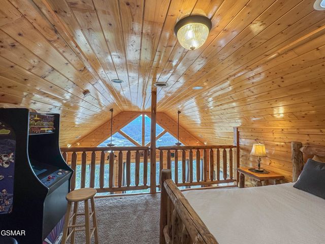 2607 Mountain Glory Trail, Sevierville, TN 37876