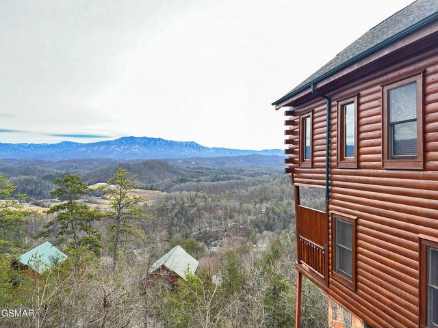 2607 Mountain Glory Trail, Sevierville, TN 37876