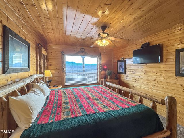 2607 Mountain Glory Trail, Sevierville, TN 37876