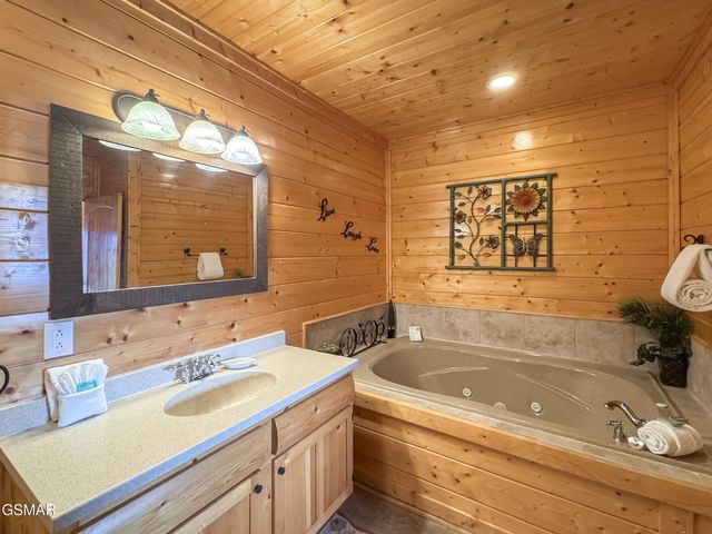 2607 Mountain Glory Trail, Sevierville, TN 37876