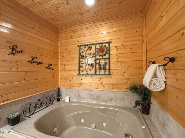 2607 Mountain Glory Trail, Sevierville, TN 37876