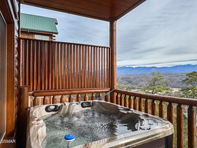 2607 Mountain Glory Trail, Sevierville, TN 37876