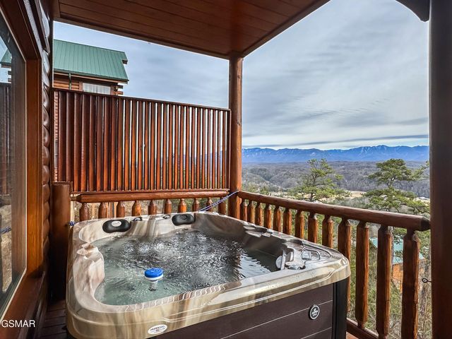 2607 Mountain Glory Trail, Sevierville, TN 37876