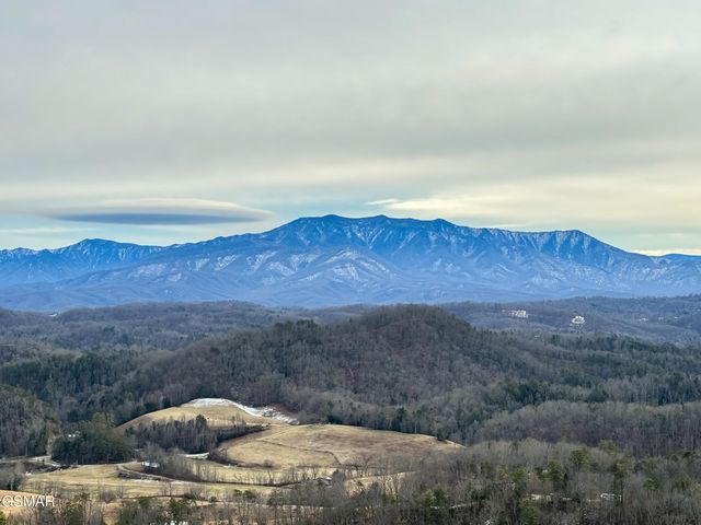 2607 Mountain Glory Trail, Sevierville, TN 37876