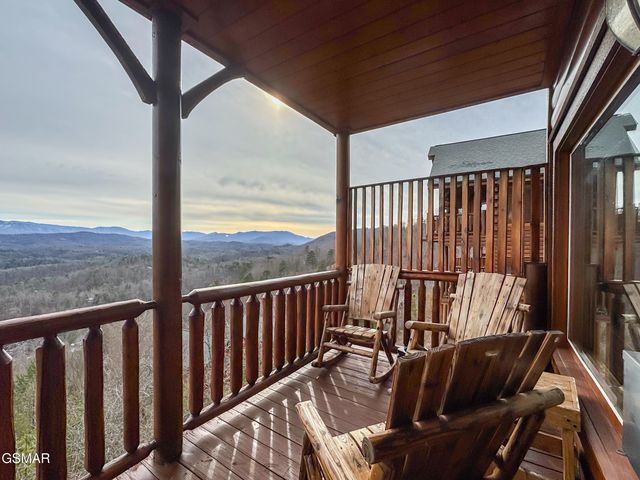 2607 Mountain Glory Trail, Sevierville, TN 37876