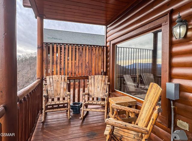 2607 Mountain Glory Trail, Sevierville, TN 37876