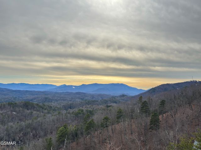 2607 Mountain Glory Trail, Sevierville, TN 37876