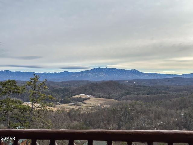 2607 Mountain Glory Trail, Sevierville, TN 37876