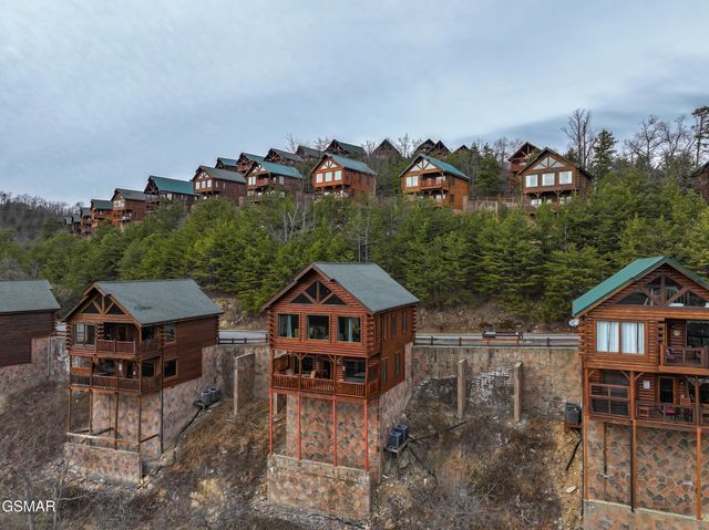 2607 Mountain Glory Trail, Sevierville, TN 37876