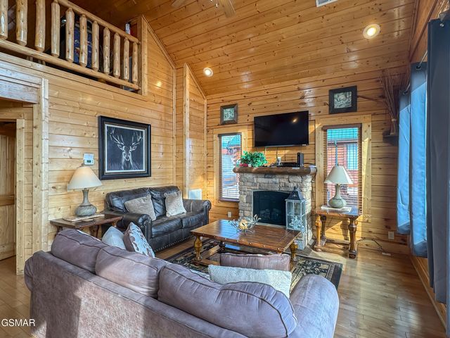 2607 Mountain Glory Trail, Sevierville, TN 37876