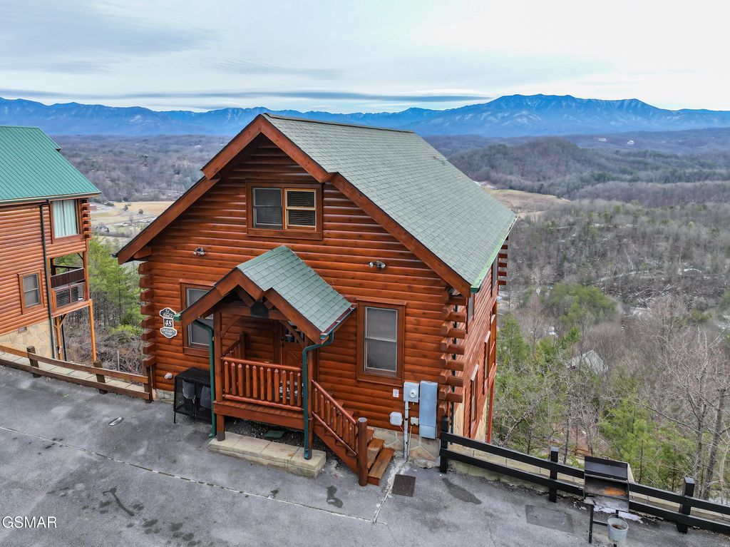 2607 Mountain Glory Trail, Sevierville, TN 37876