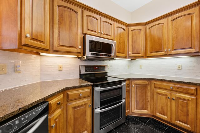 969 N White Tail Cir, Wichita, KS 67206