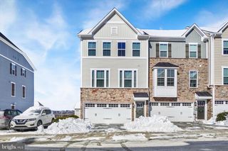 1154 ROSECROFT LN, York, PA 17403