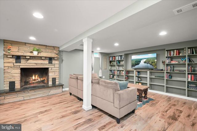 7403 LOCUST DR, Hanover, MD 21076