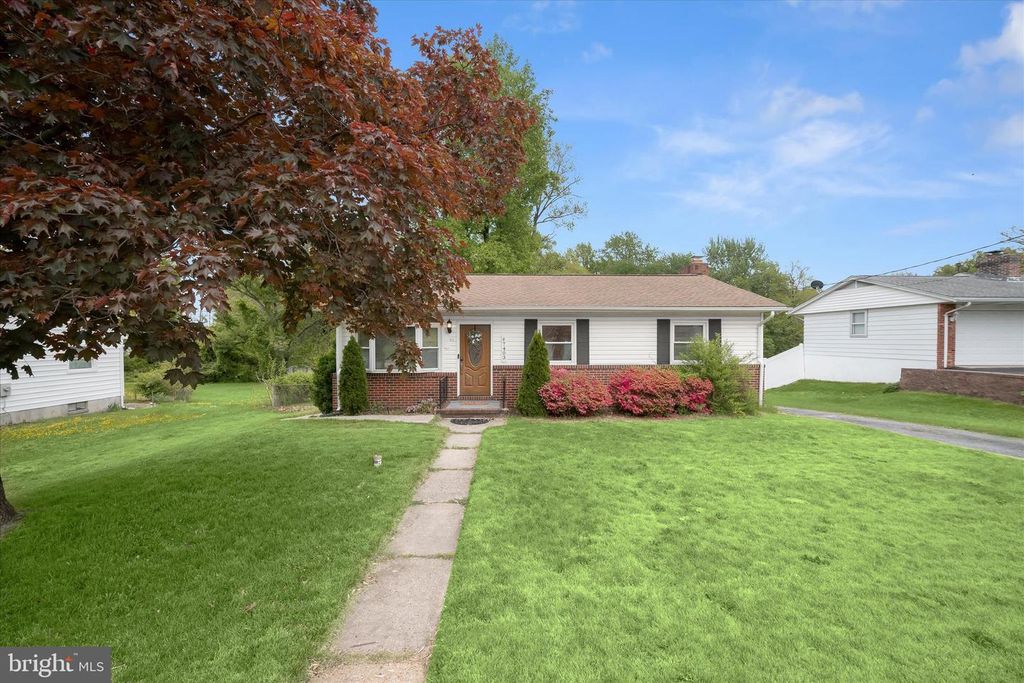 7403 LOCUST DR, Hanover, MD 21076