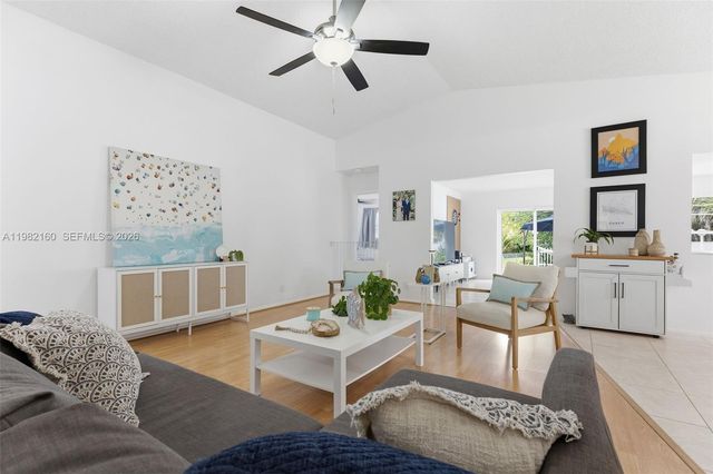 2425 Raleigh St, Hollywood, FL 33020