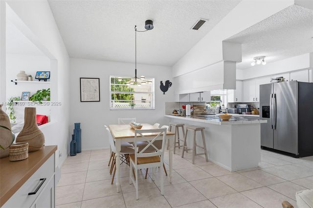 2425 Raleigh St, Hollywood, FL 33020