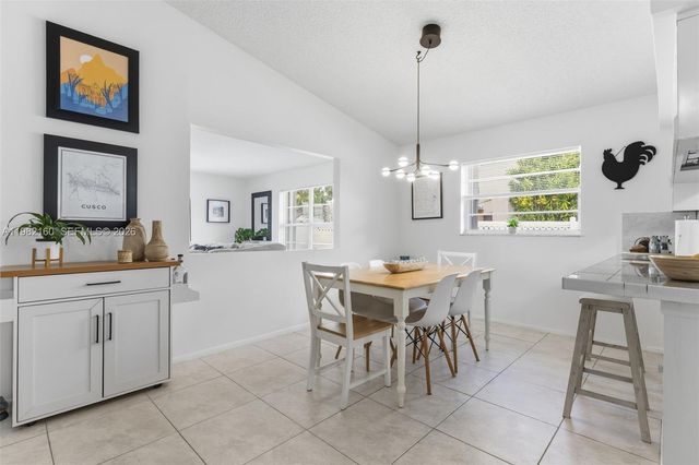 2425 Raleigh St, Hollywood, FL 33020